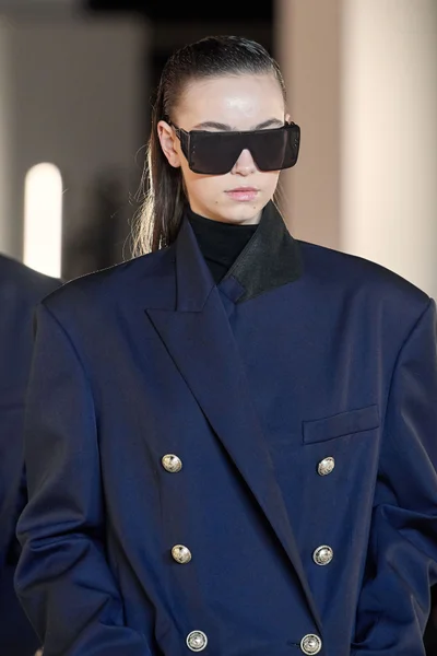 Look 1